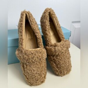 SEYCHELLES faux shearling Cozy Tan Women's Loafers/size 6